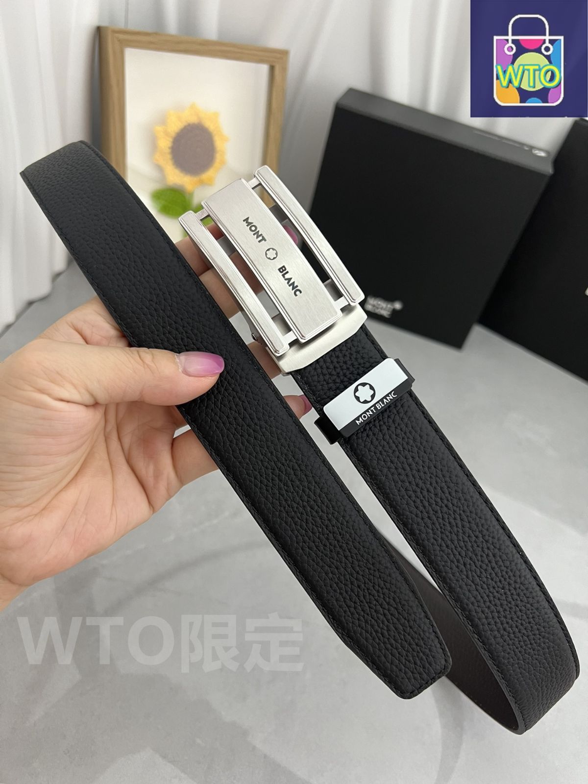 極美品　MONTBLANC 本革ベルト　シルバー×黒灰　ブランドロゴ刻印　星 極美品 MONTBLANC 本革ベルト シルバー×黒灰 ブランドロゴ刻印 星