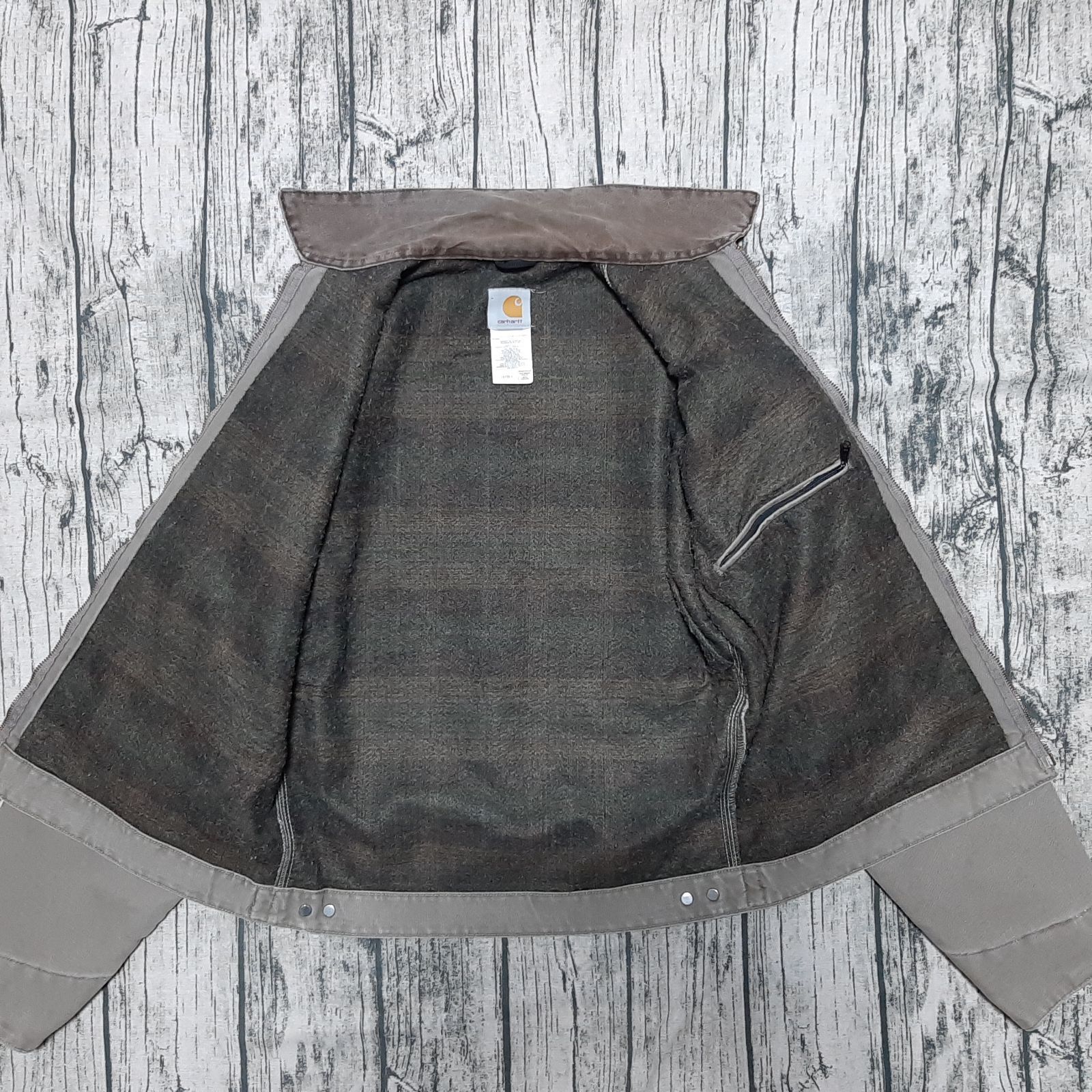 レアカラー Carhartt デトロイトジャケット デザート 革パッチ USA製 レアカラー Carhartt デトロイトジャケット デザート 革パッチ USA製