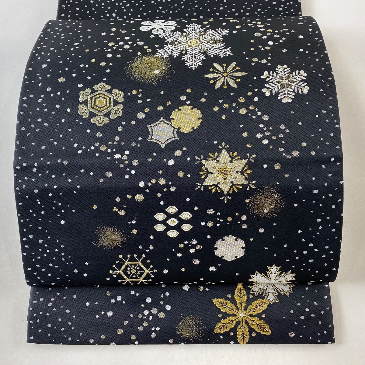 袋帯 雪の結晶 黒地 薄金糸 銀糸 お仕立て込み 【公式通販】