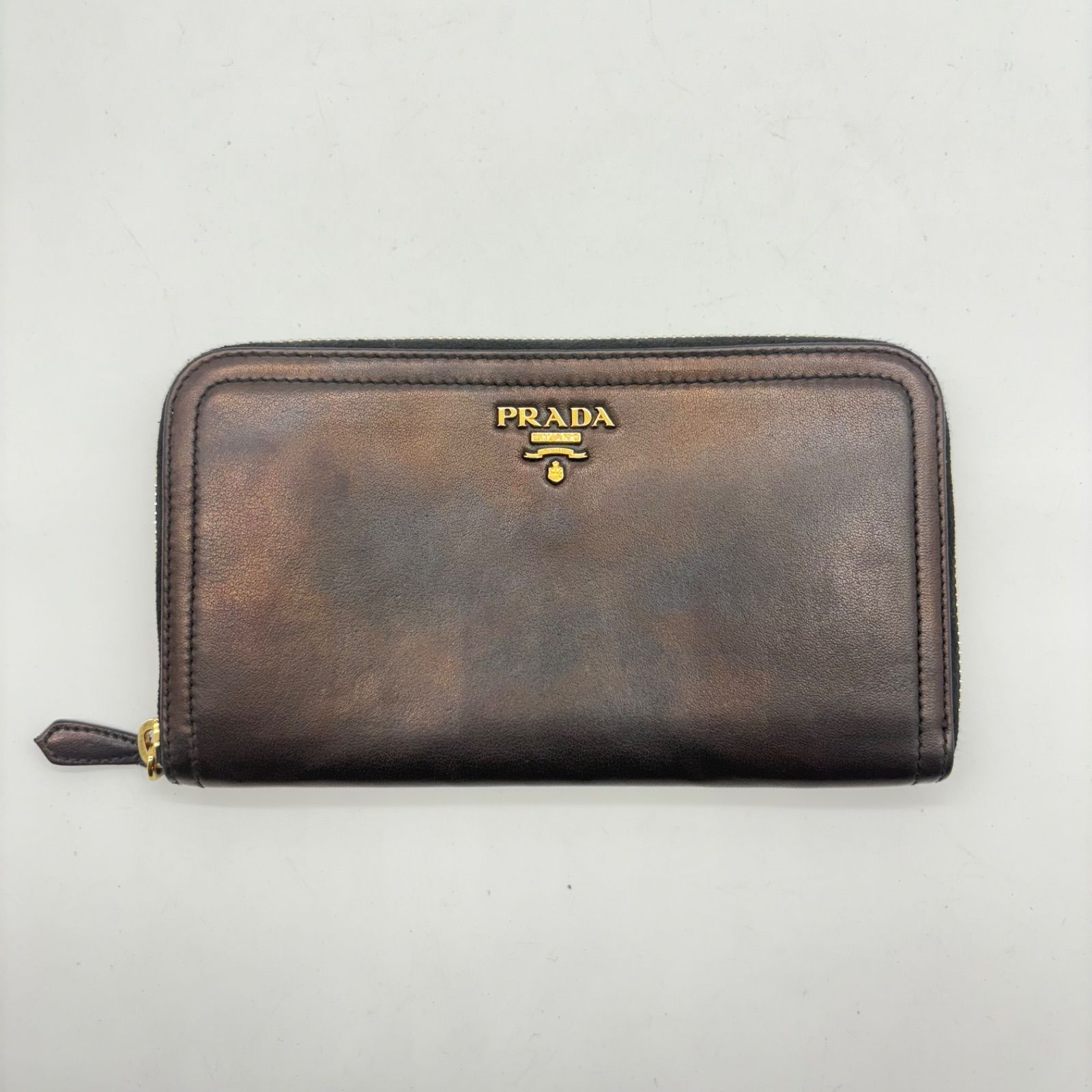 【良品】PRADA プラダ　長財布　ラウンドファスナー　ボルドー　ゴールドロゴ 良品】PRADA プラダ 赤 長財布 ラウンドファスナー ゴールドロゴ