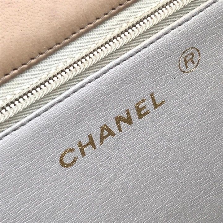 CHANEL シャネル ココマーク マトラッセ ラムスキン プッシュロック