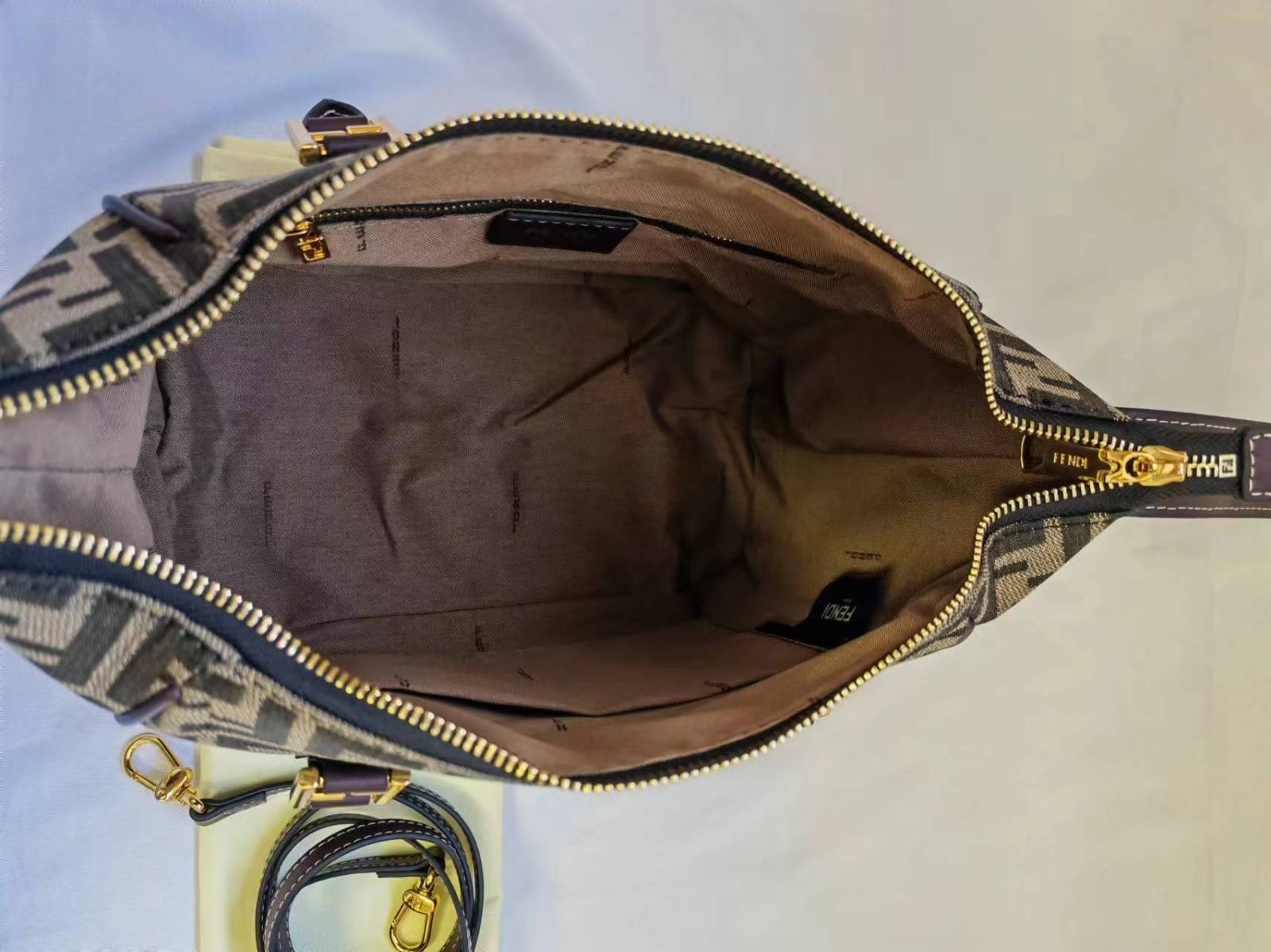 極美品✨ Fendi フェンディ ズッカ ハンドバッグ ポーチ 楽天市場】【バッグ】FENDI フェンディ ズッキーノ アクセサリー