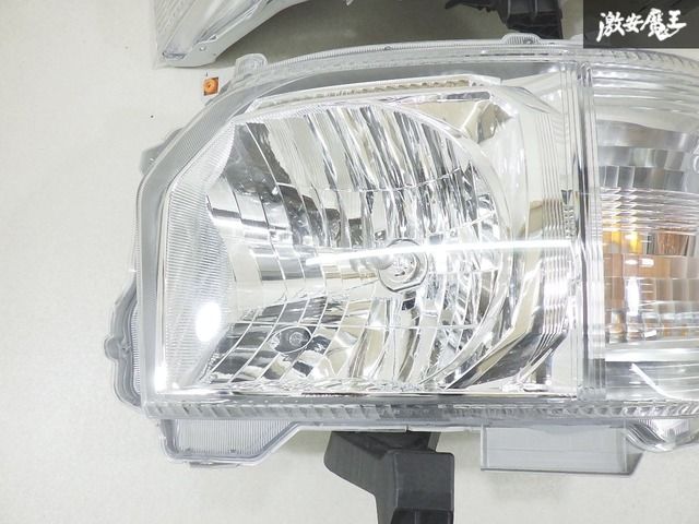 トヨタ純正】ハイエース200系 ヘッドライト KOITO 26-131【左右セット】