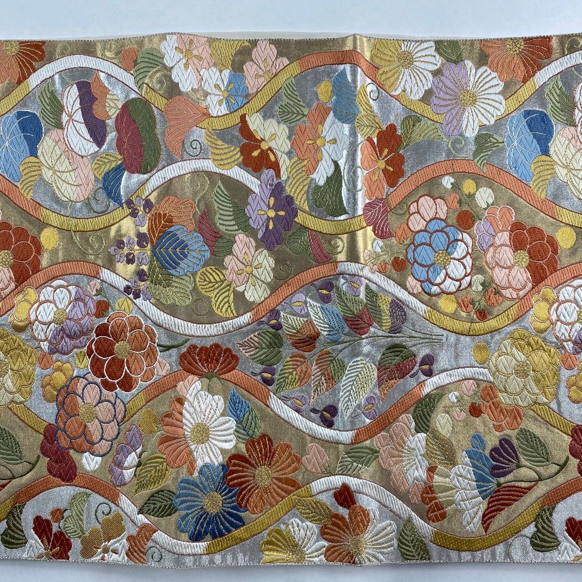 袋帯 秀品 本金箔 立涌草花模様 唐織 金糸 金色 六通 正絹 【中古】