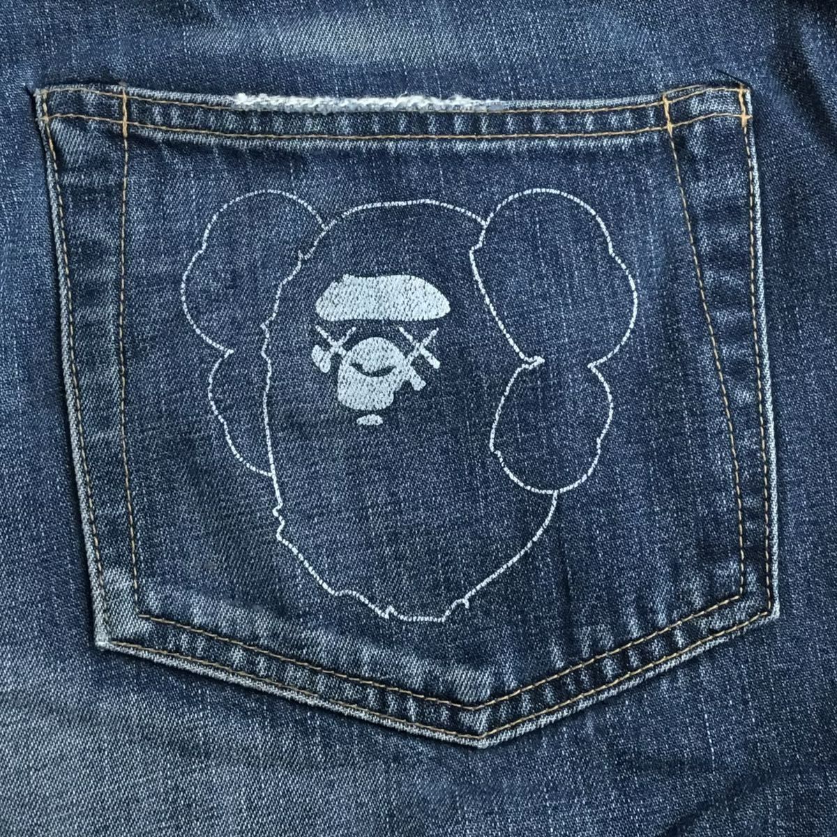 KAWS × BAPE デニム パンツ Mサイズ a bathing ape denim pants カウズ エイプ ベイプ アベイシングエイプ  ジーンズ jeans NIGO