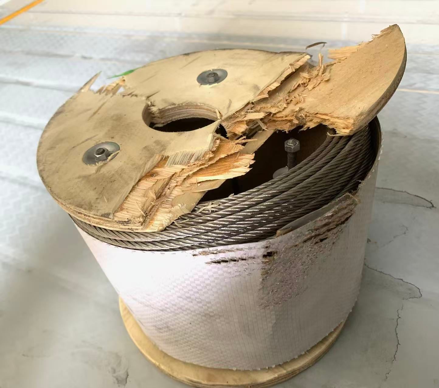 訳あり ジャンク 4mm Φ4mm ステンワイヤー 6×19 100M 1個 ステンレス 油無し 4ミリ ワイヤ ボビン割れ