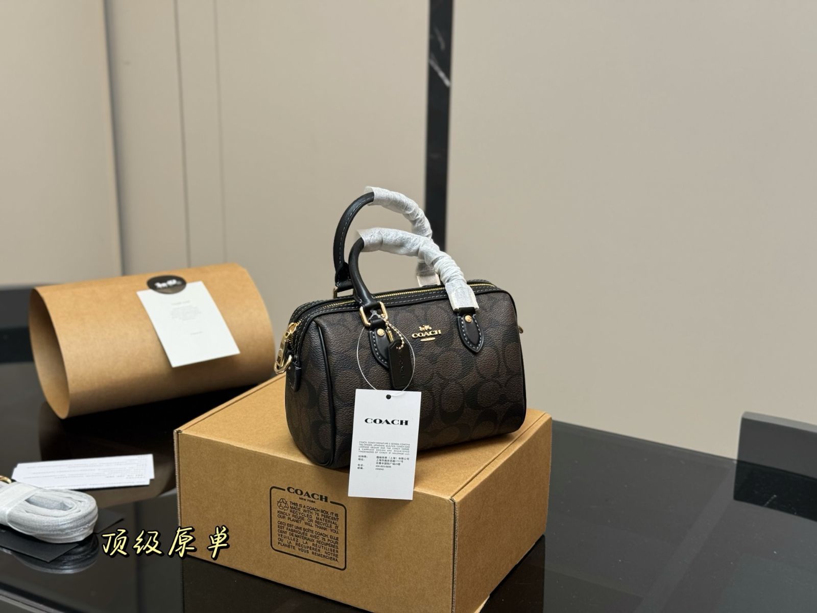 今日 COACH ミニピローバッグ 今在庫 サイズ 18×12cm