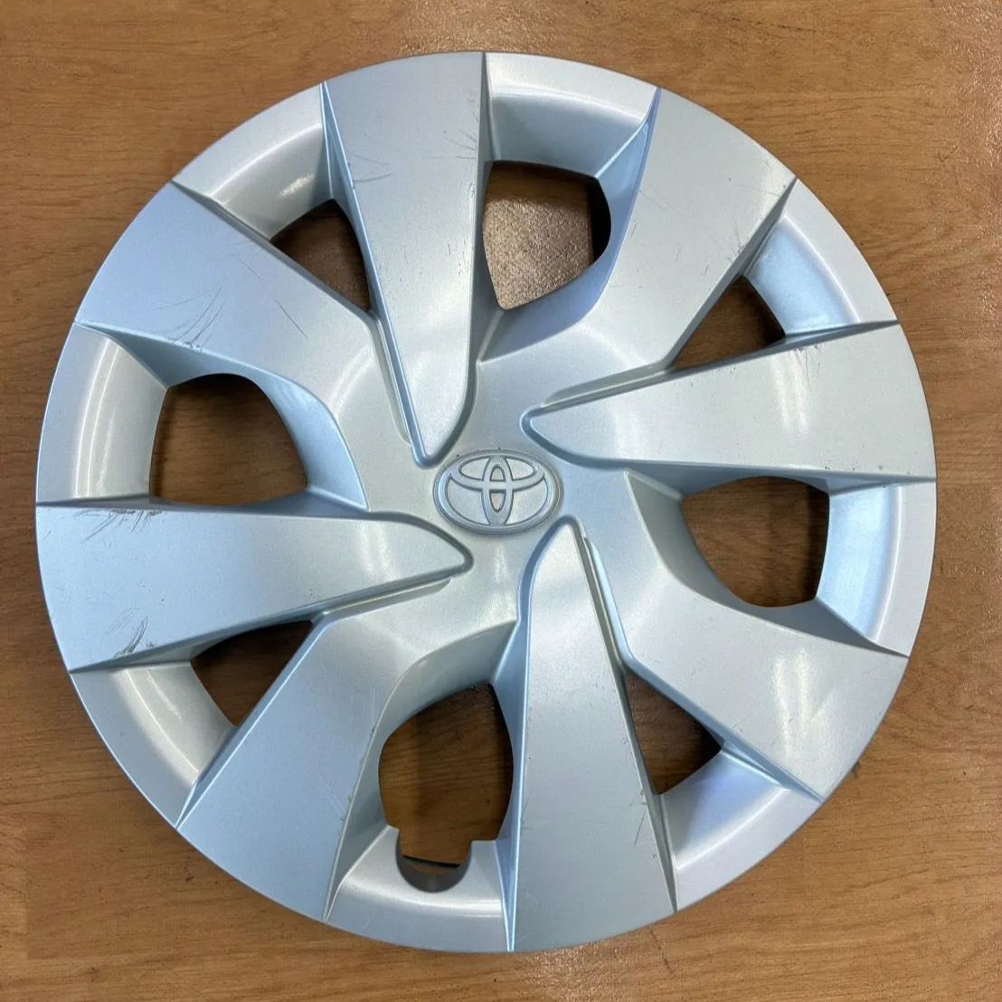 トヨタ ヴィッツ 130系 14インチ 純正ホイールキャップ - メルカリ