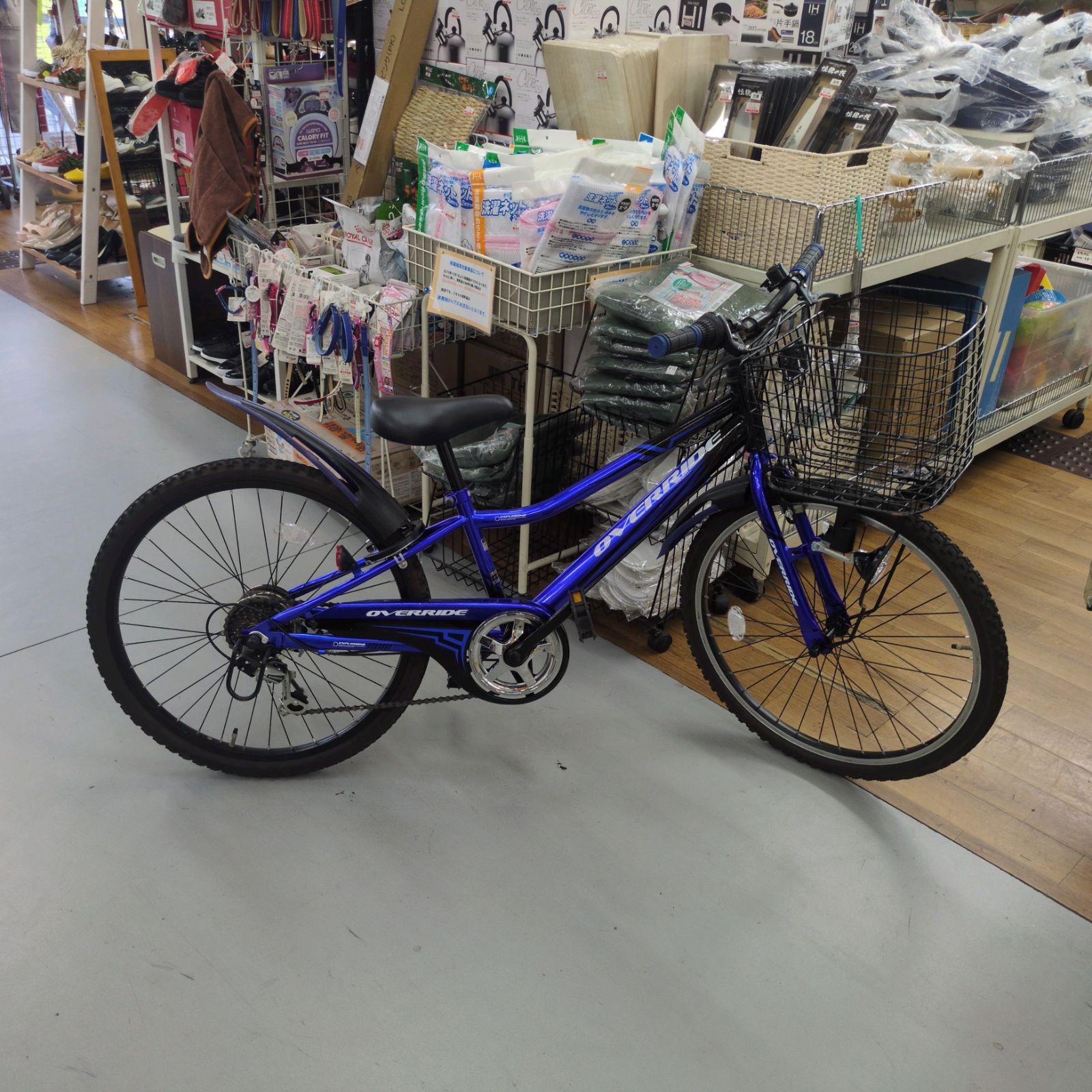 J554 ★多少小キズ有り★子供自転車★OVER RIDE★LEDダイナモ★6段★24インチ J554 ☆多少小キズ有り☆子供自転車☆OVER RIDE☆LEDダイナモ☆6段☆24