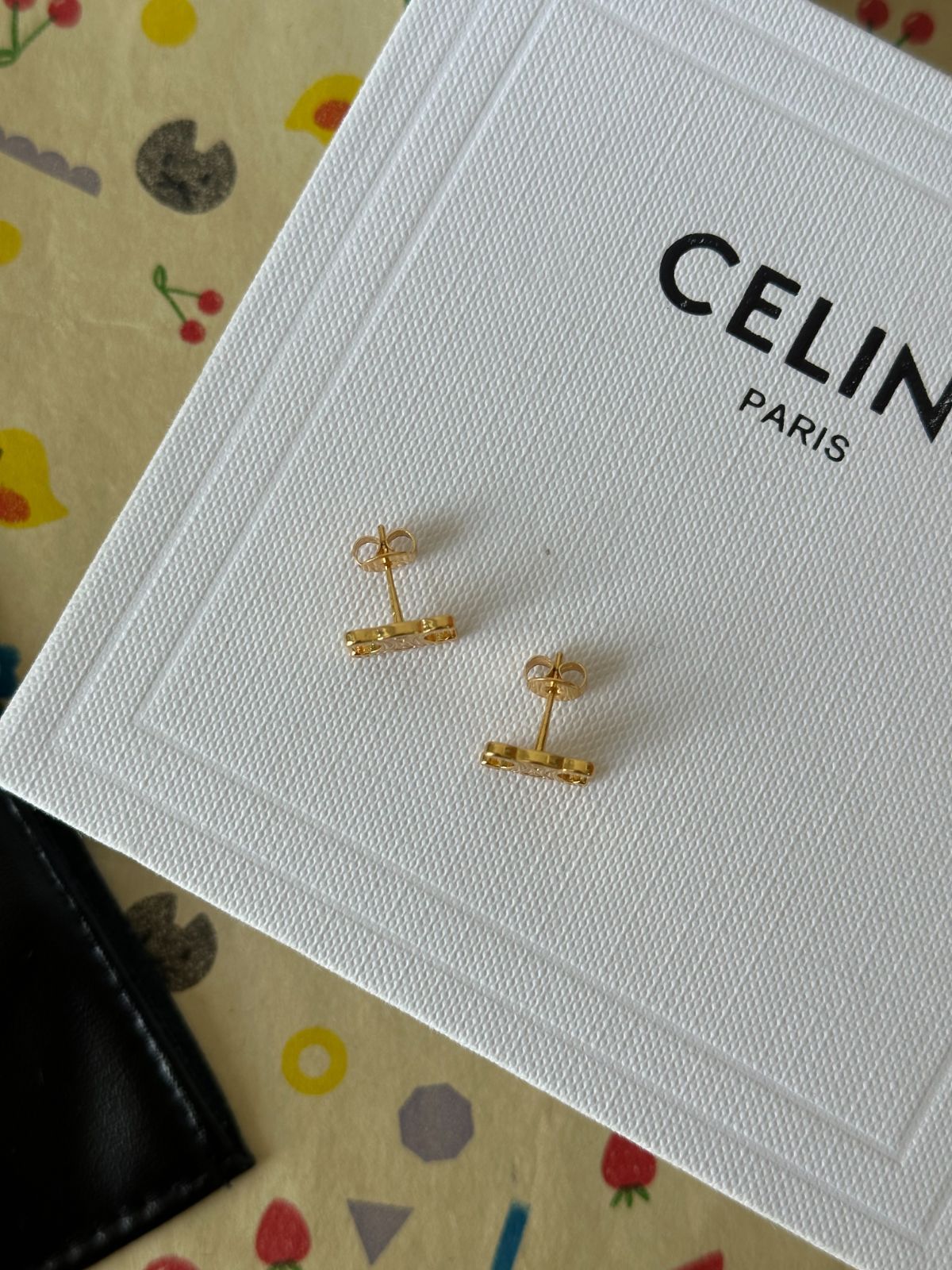 刻印【celine】スタッズ /ピアス 超美品 CELINE [正規ラッピング済] セリーヌ ピアス トリオンフ