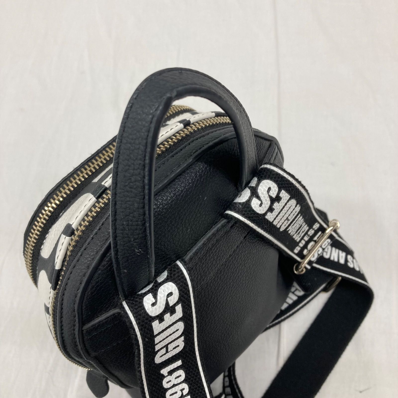 GUESS ゲス リュック ロゴ 小さめ シンプル カッコいい ブラック