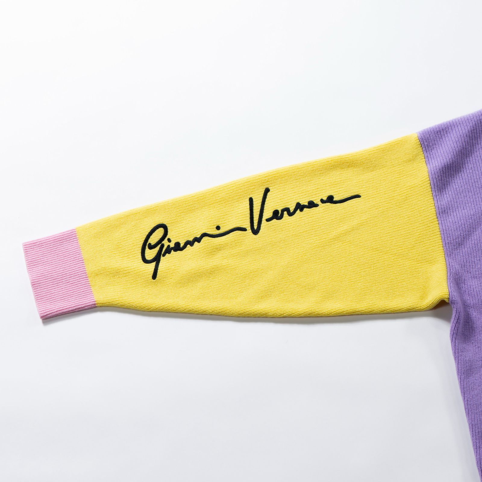 ヴェルサーチ VERSACE マルチカラー Vネックニット ◆新品未使用品◆ イタリア製 カシミヤ100％ ドロップショルダー レディースファッション レディーストップス レディースニット ユニセックス メンズファッション VERSACE - ヴェルサーチ VERSACE マルチカラー Vネックニット ◇新品未