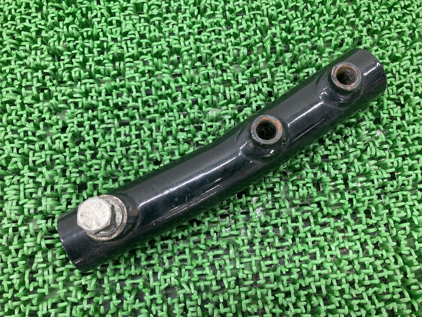 FLSTF1340 マフラーステー FLSTN1340 ハーレー 純正 中古 バイク 部品 ファットボーイ ソフテイル エボ 曲がり無し 品薄 車検 Genuine