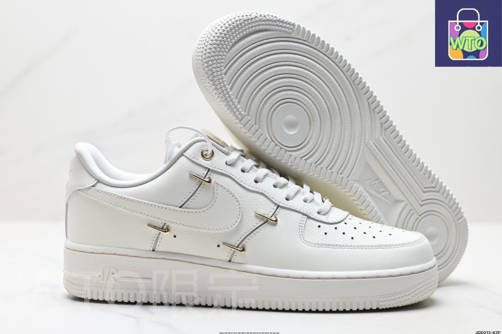 ナイキ ウィメンズ エアフォース1 '07 LX 