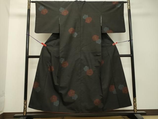 平和屋着物●塩沢紬　130亀甲　総詰め　舞花文　正絹　逸品　DAAS2501tw 平和屋着物○塩沢紬 130亀甲 総詰め 舞花文 正絹 逸品 DAAS2501tw