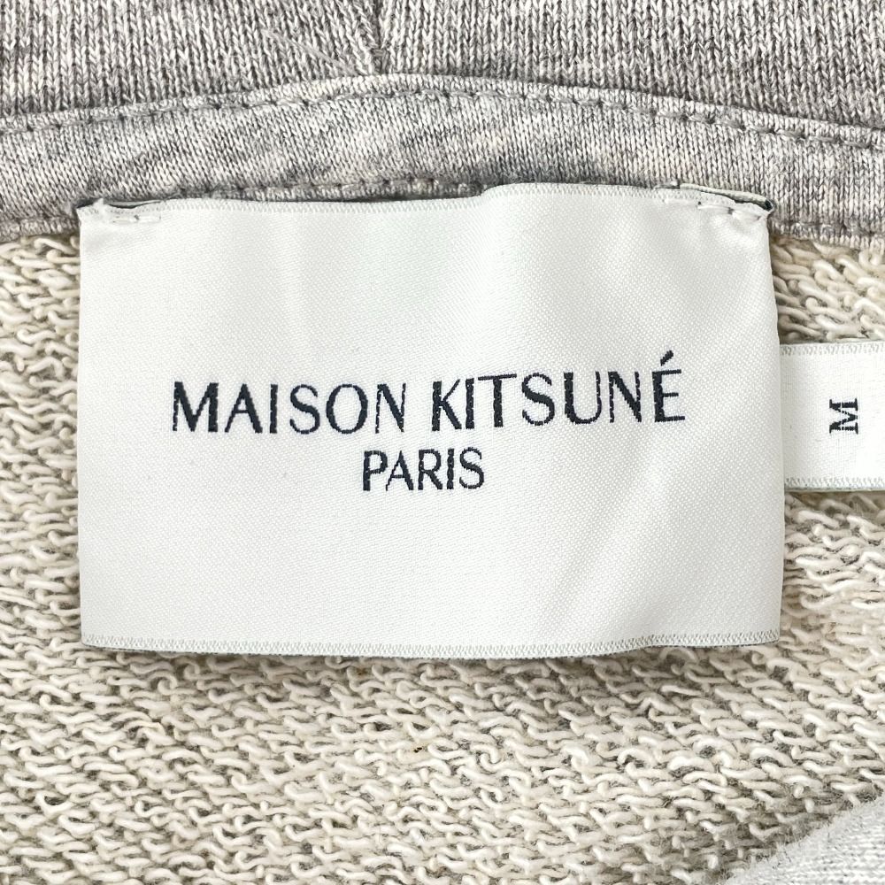 MAISON KITSUNE メゾンキツネ グレー IU00355KM0001 チラックスロゴ ...