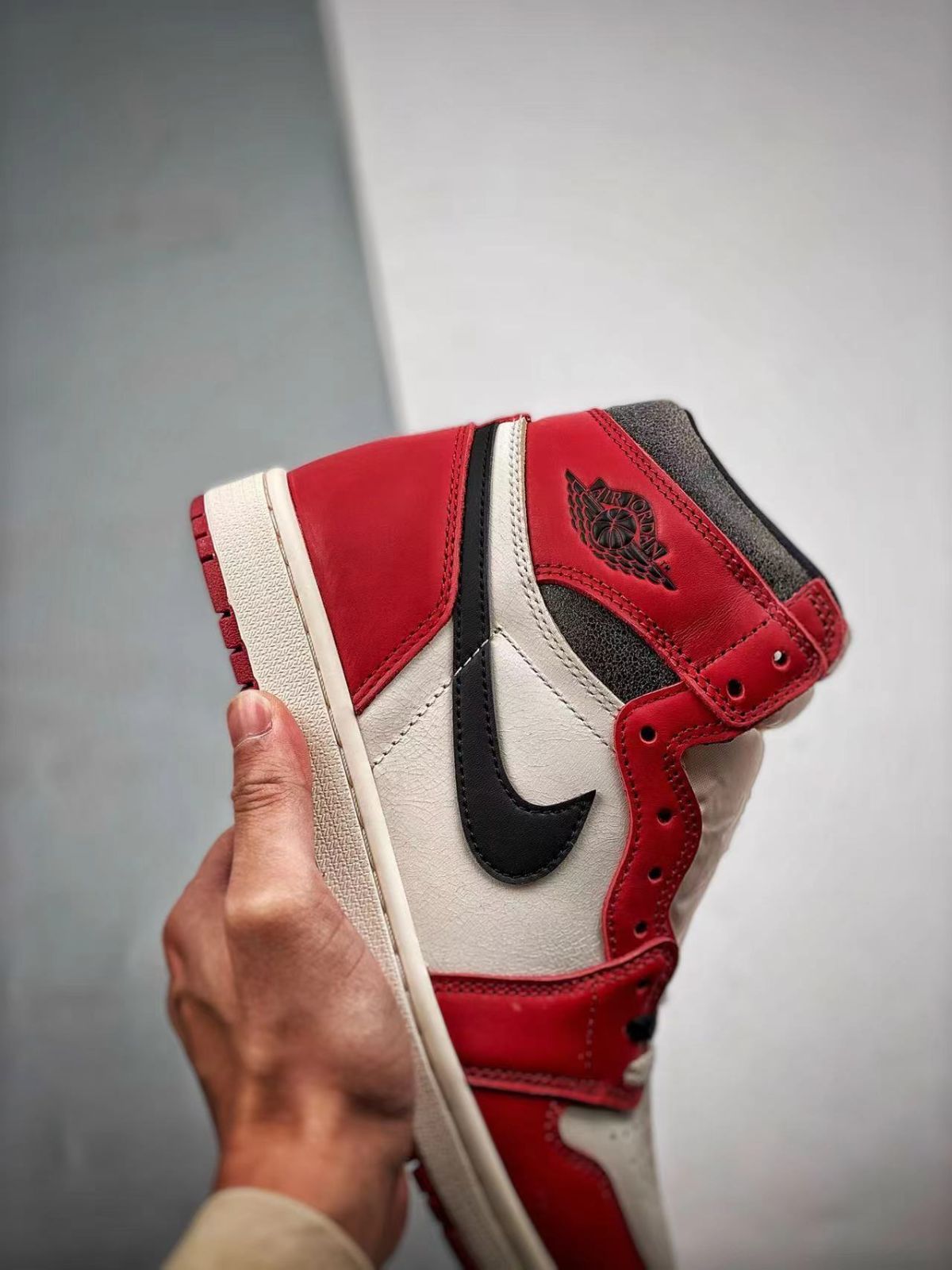 Nike AJ1 High OG "Lost & Found/Chicago"