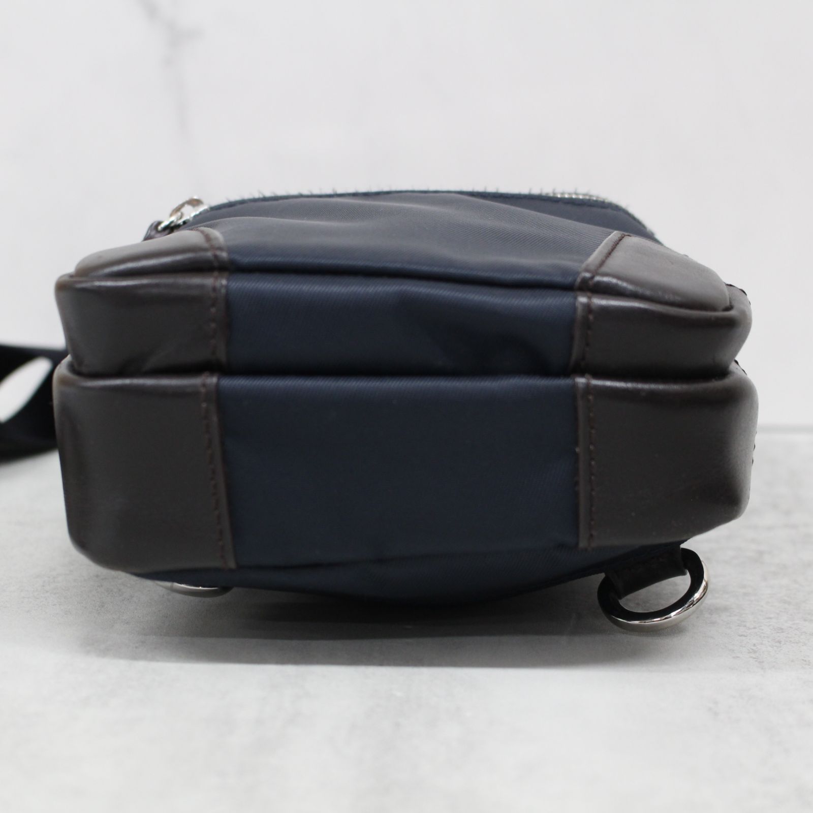 S024)【美品】BLACK LABEL CRESTBRIDGE ボディバッグ ネイビー