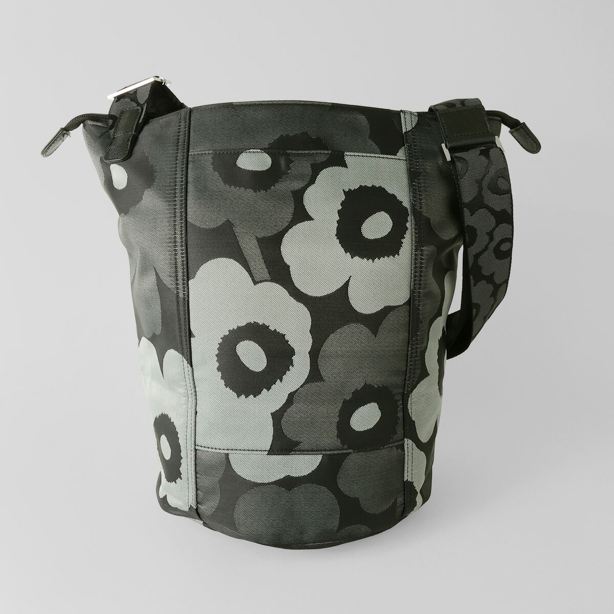 新品 マリメッコ Marimekko ショルダーバッグ ウニッコ ALL DAY BUCKET グレー/ダークグレー/ブラック marimekko（マリメッコ） ショルダーバッグ All Day Bucket Unikko