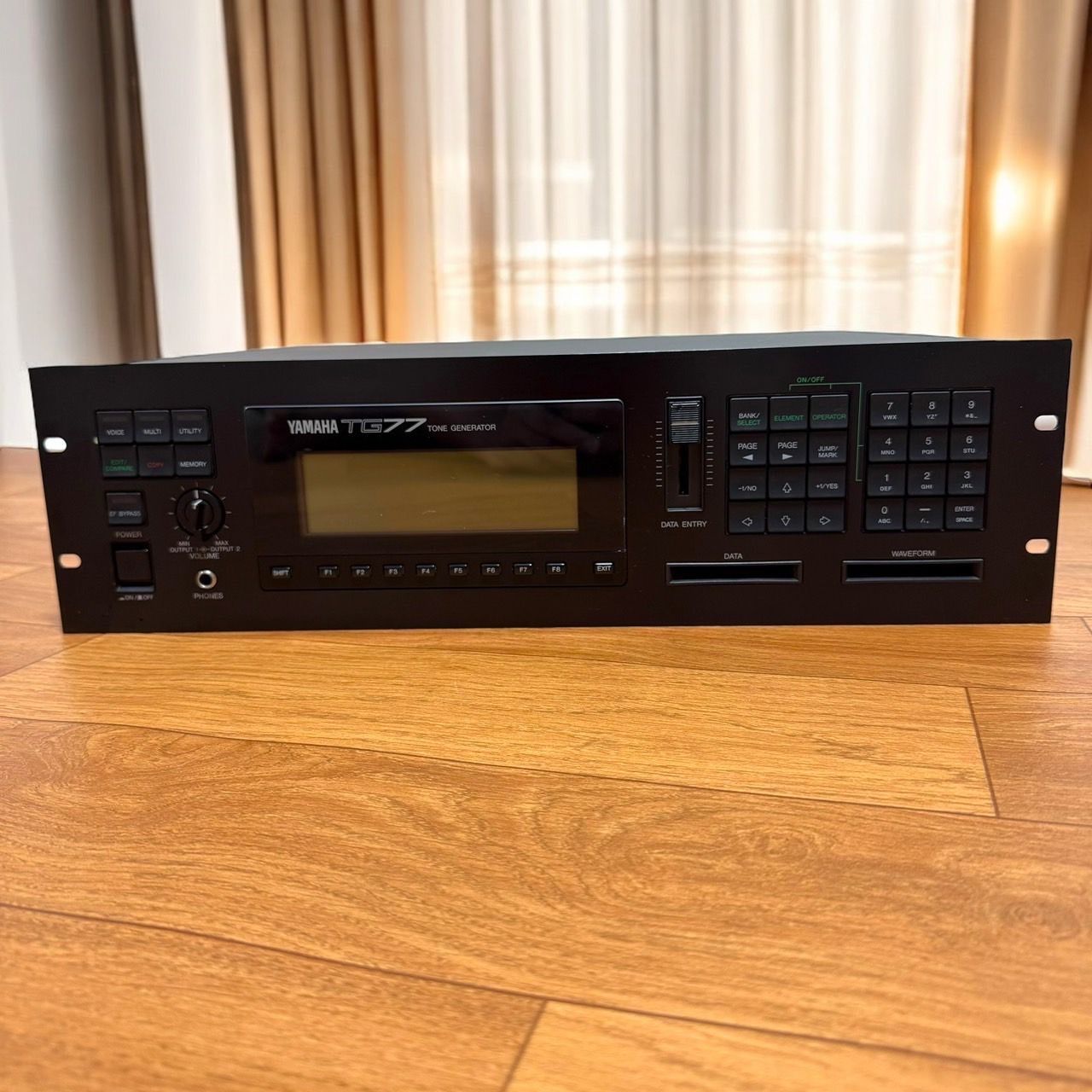 ☆美品 ヤマハ TG77 音源モジュール シンセサイザー トーンジェネレーター ☆送料無料 美品 YAMAHA ヤマハ TG77 音源モジュール