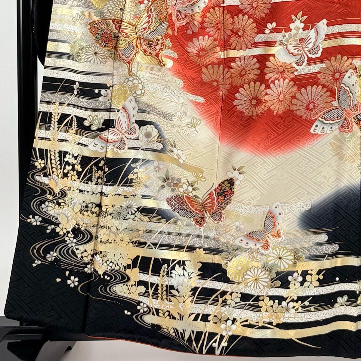 振袖 身丈160cm 裄丈66cm M 袷 御所車 草花 金糸 金彩 朱色 正絹 美品 名品 中古