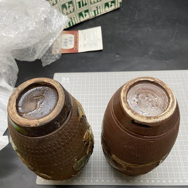 G347 琉球古典焼 無落款 花瓶2点おまとめ 椰子と家屋風景
