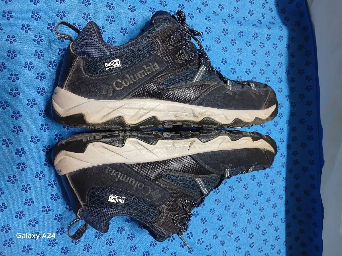 270 Columbia コロンビア 防水 トレッキングシューズ 登山靴 4122