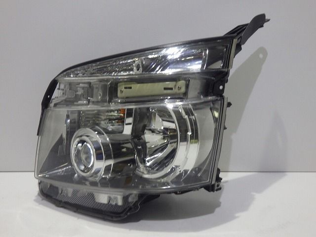 ハイエースワイド5型ダークプライム2 純正ヘッドライト左右セット　A4 ハイエースワイド5型ダークプライム2 純正ヘッドライト左右