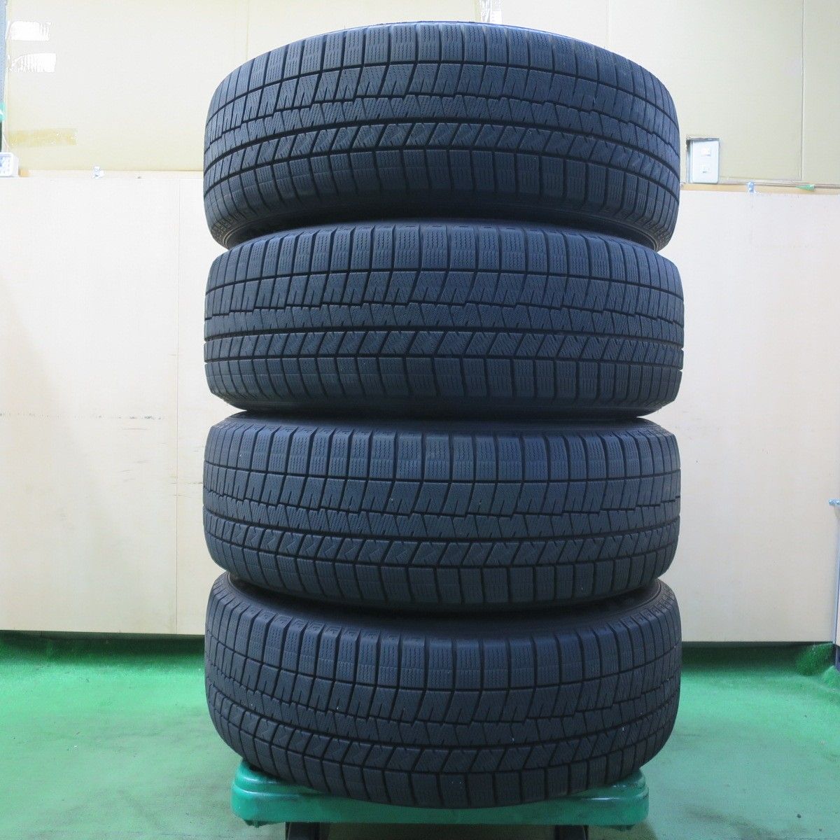 車 《ほぼ新車外し》デリカD5 後期 純正 18インチホイール、タイヤ4本