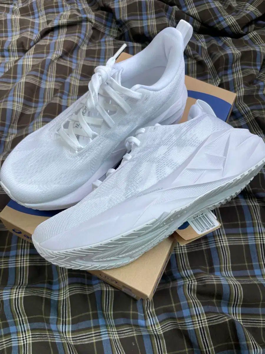 アシックス ノヴァブラスト5 白 235