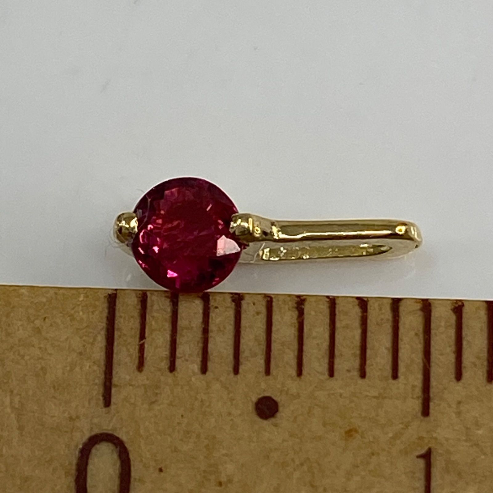 k18YG AU750 18金ペンダント 天然レッドスピネル ミャンマー産 0.24ct 