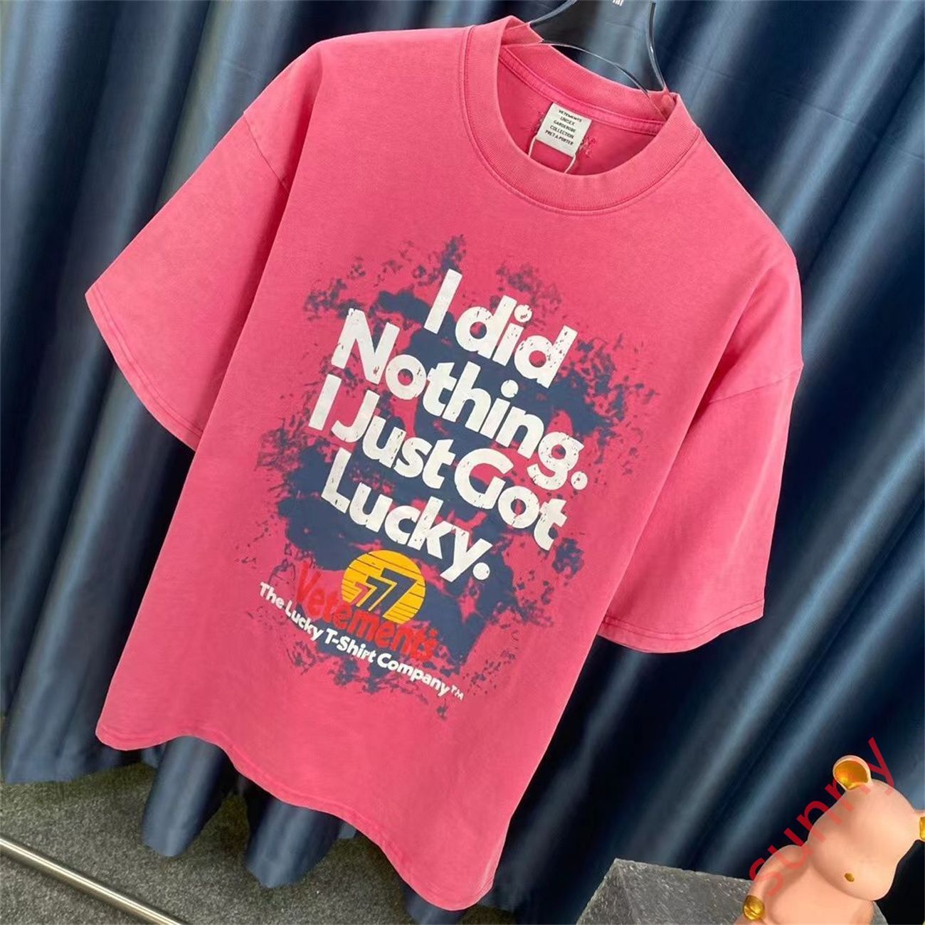 VETEMENTSヴェトモン ☆ロゴ Tシャツ ユニセックス I Just Got Lucky【新商品未使用です】 - メルカリ