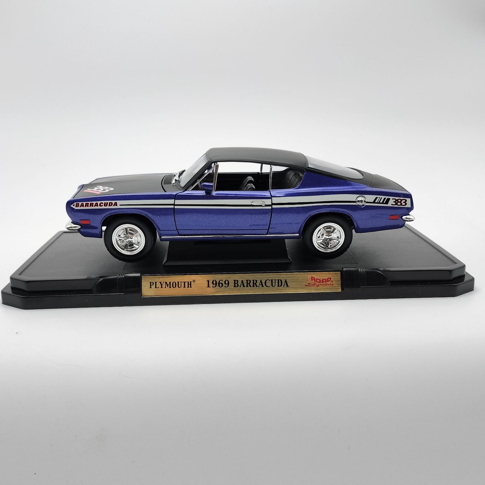 Yat Ming】ロードシグネチャー1969 プリムス・バラクーダ 383 1/18