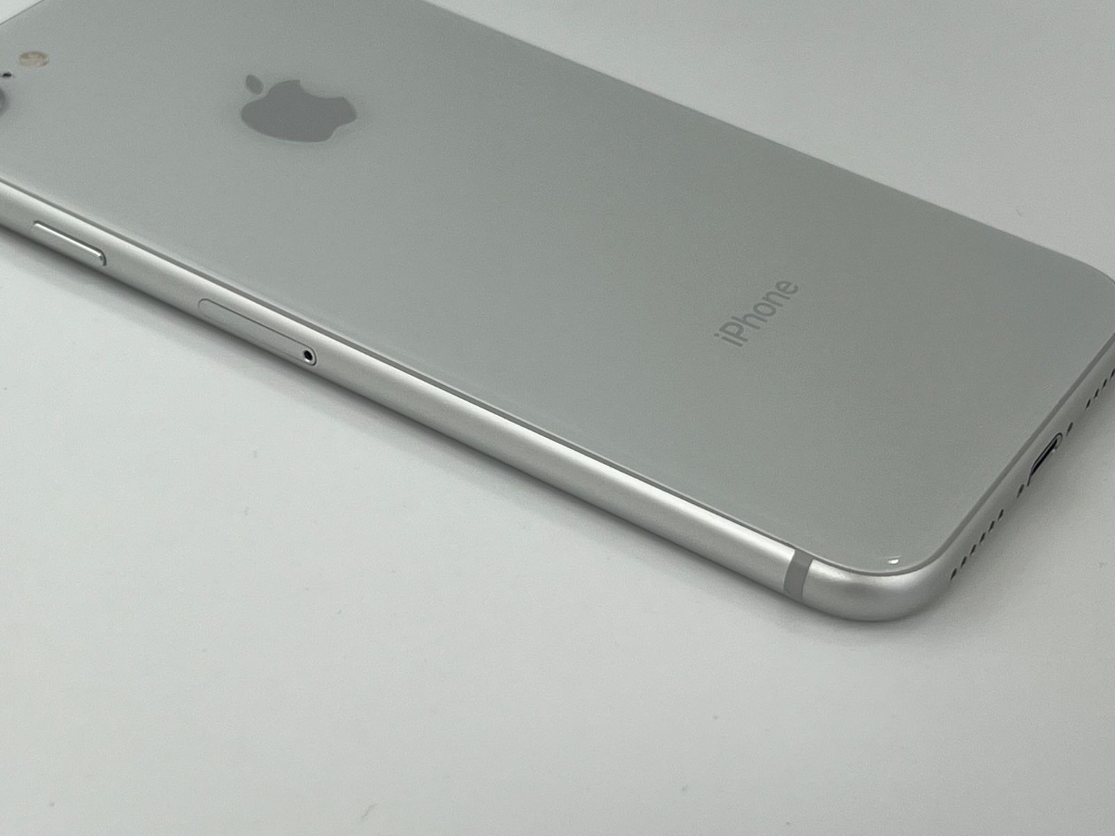 美品！SIMフリー iPhone8 64GB シルバー《No.8857》 - メルカリ