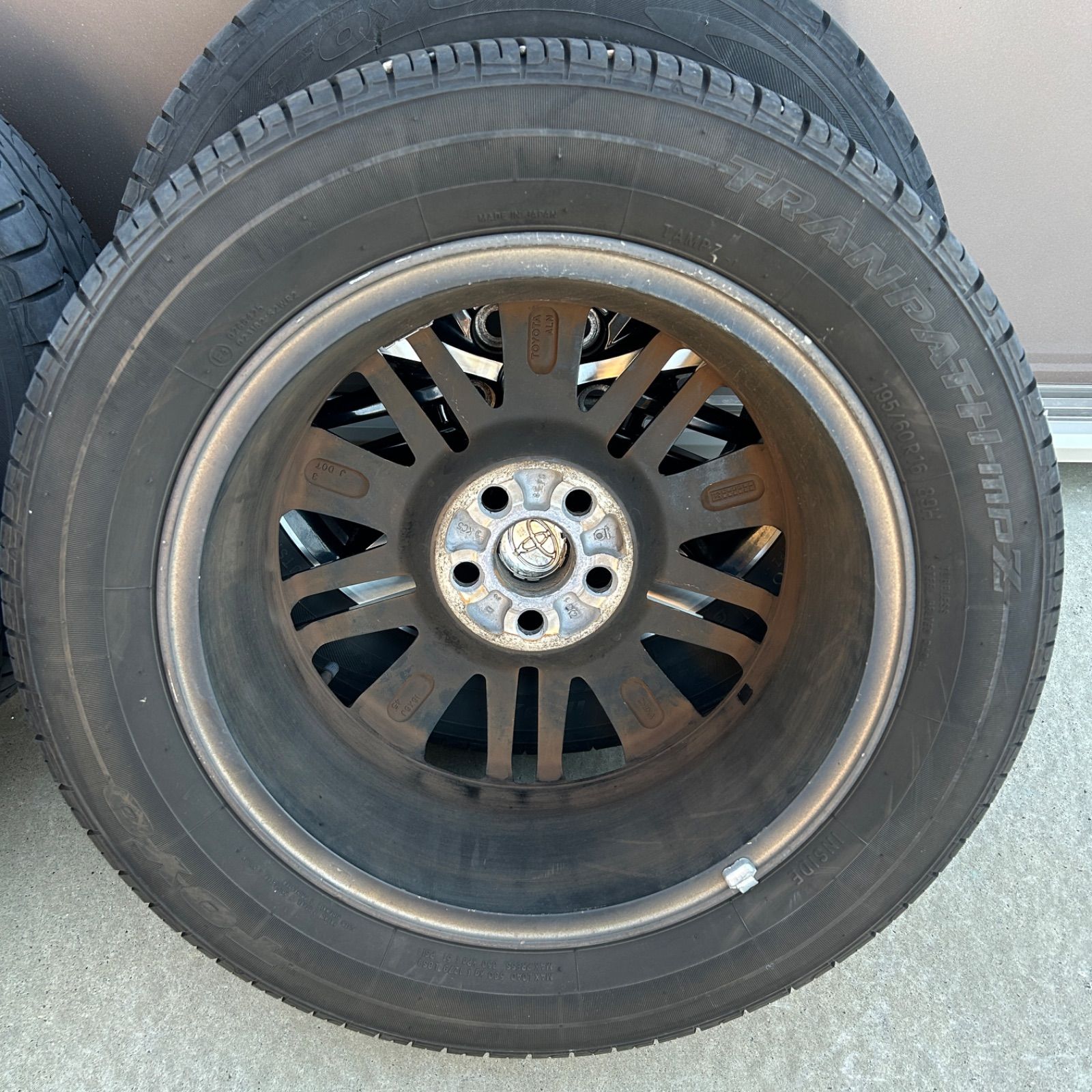 美品】TOYOTA トヨタ タイヤ 純正 ホイール 195/60R16 16×6J 45 TOYO