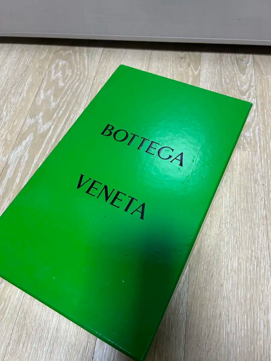 未使用級　ボッテガヴェネタ　ミュール　イントレチャート　スリッパ　赤　37　箱付 BOTTEGA VENETA(ボッテガヴェネタ) スリッパ 未使用級 ボッテガ