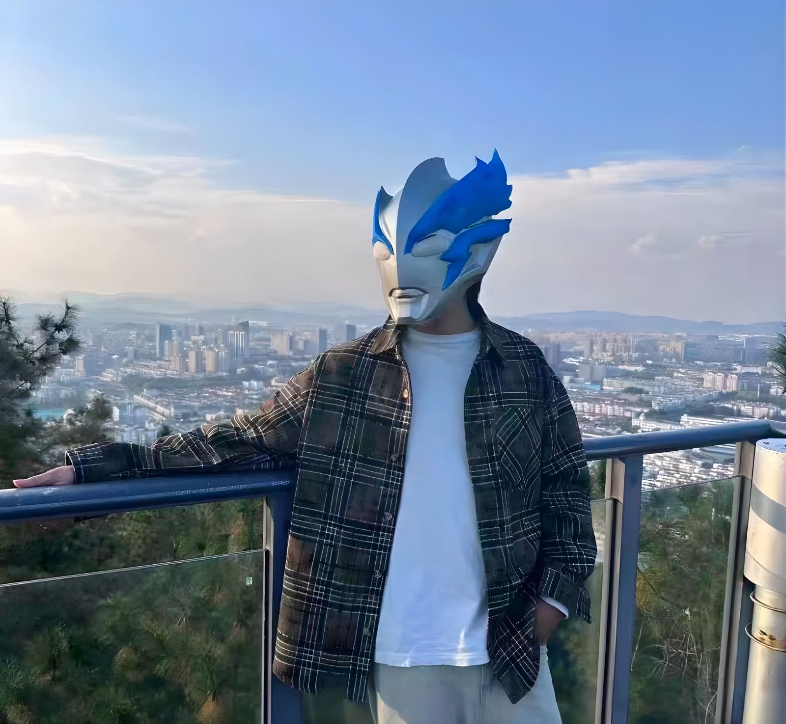 ウルトラマンタロウ リアルマスク デラックスバージョン 発光