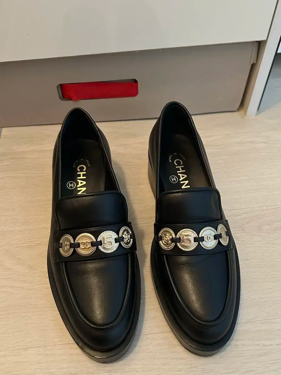 CHANEL シャネル 黒 コイン ローファー 靴