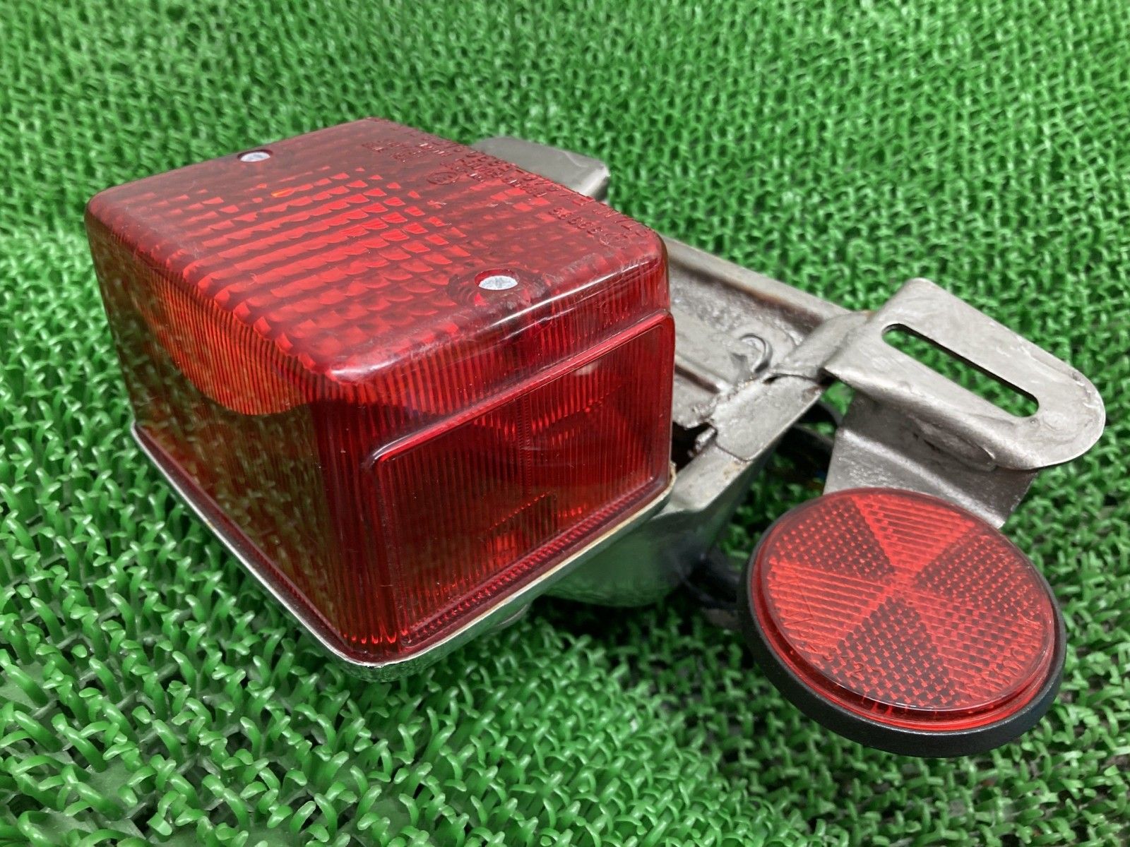 SR400 テールランプ 040-5630 ヤマハ 純正 バイク 部品 2H6 2J2 初期型 ペイント素材に 割れ欠け無し 車検 Genuine rB