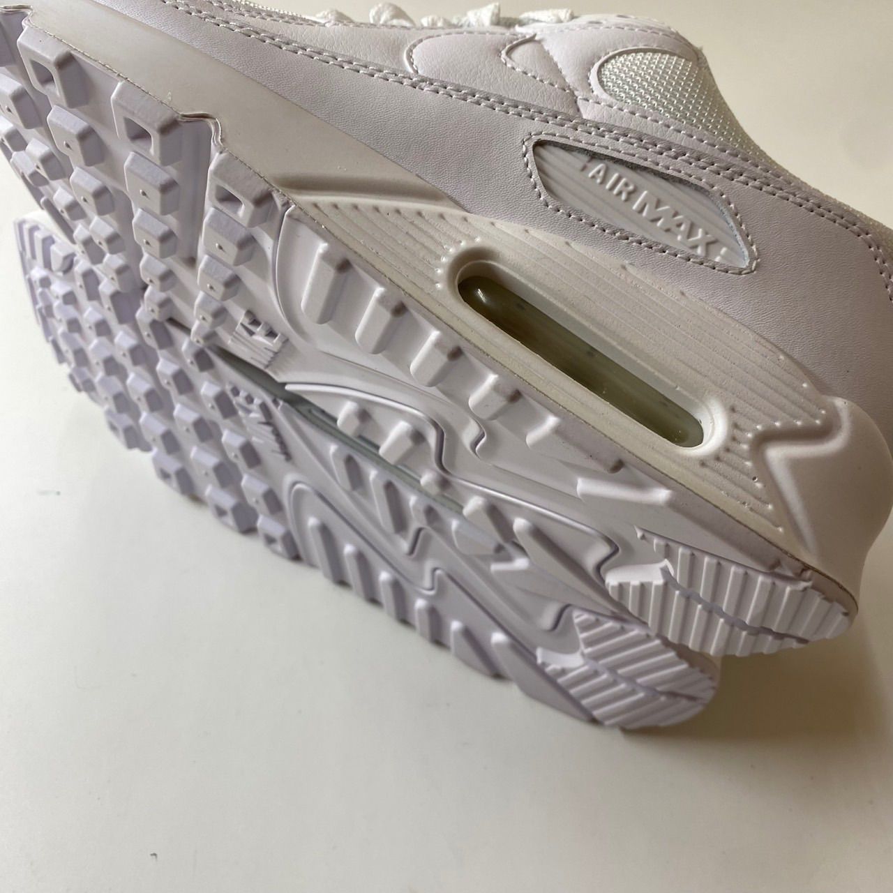 WHITE|WHITE-WHITE-WOLF