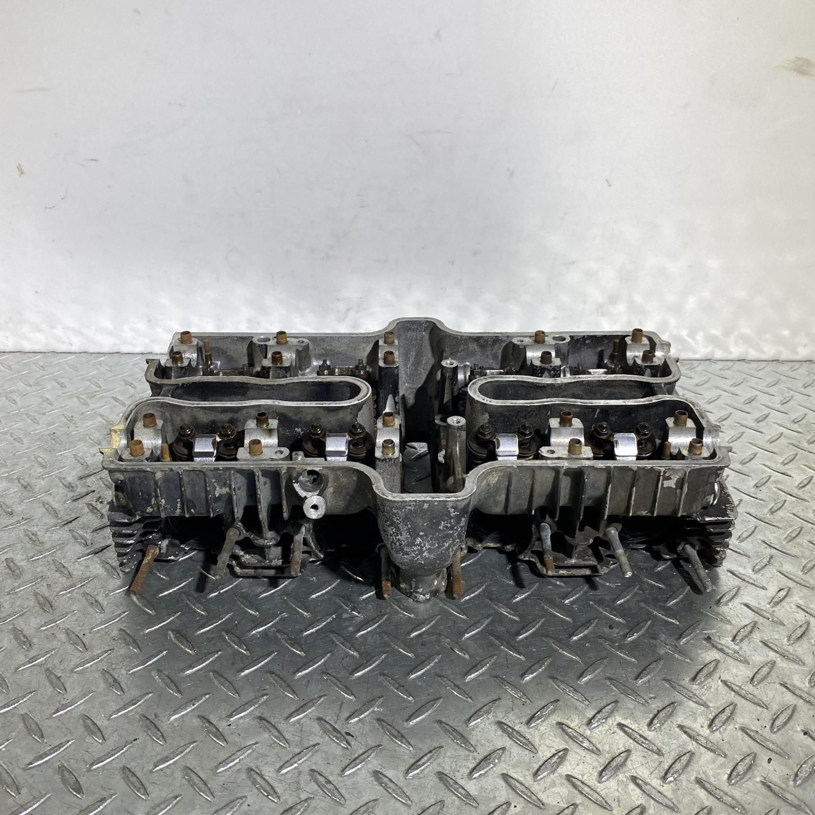 HONDA CBX400F シリンダーヘッド ホンダ HONDA CBX400F シリンダー