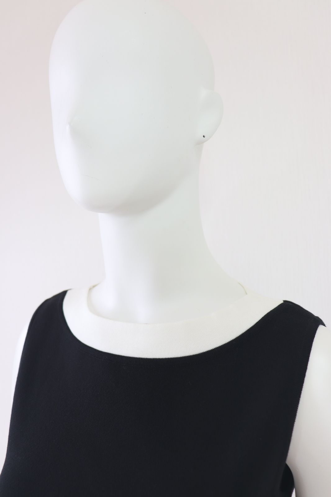 FOXEY　Monochrome　ノースリーブニットトップス　39709　黒/ブラック　売れ筋商品|||フォクシー FOXEY BOUTIQUE(フォクシー) Monochrome ノースリーブニット