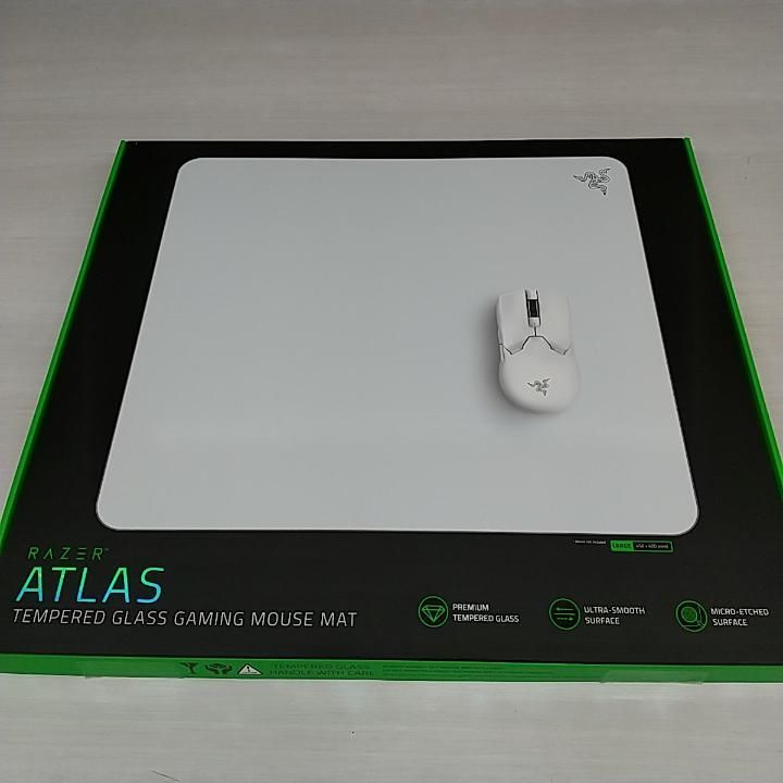 【東店65-1509-2506】【店舗併売】razer レイザー atlas tempered glass gaming mouse mat White Edition RZ02-04890200-R3M1