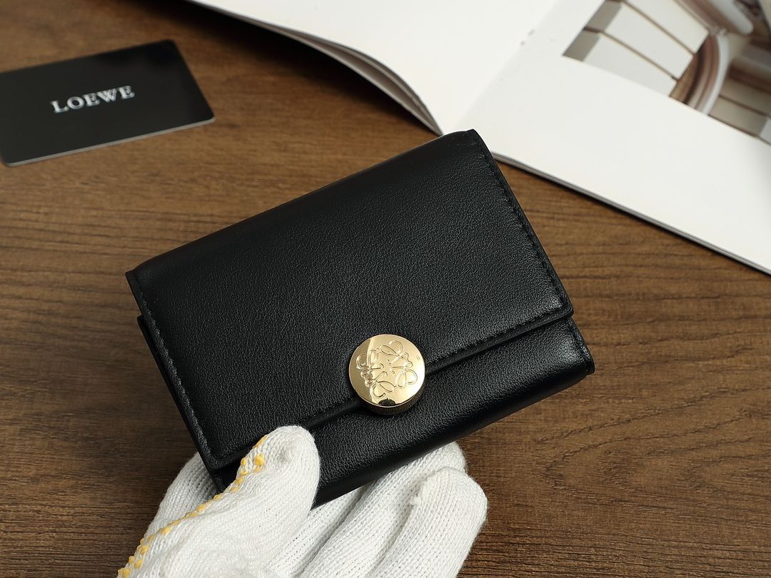 LOEWE 三つ折り財布
