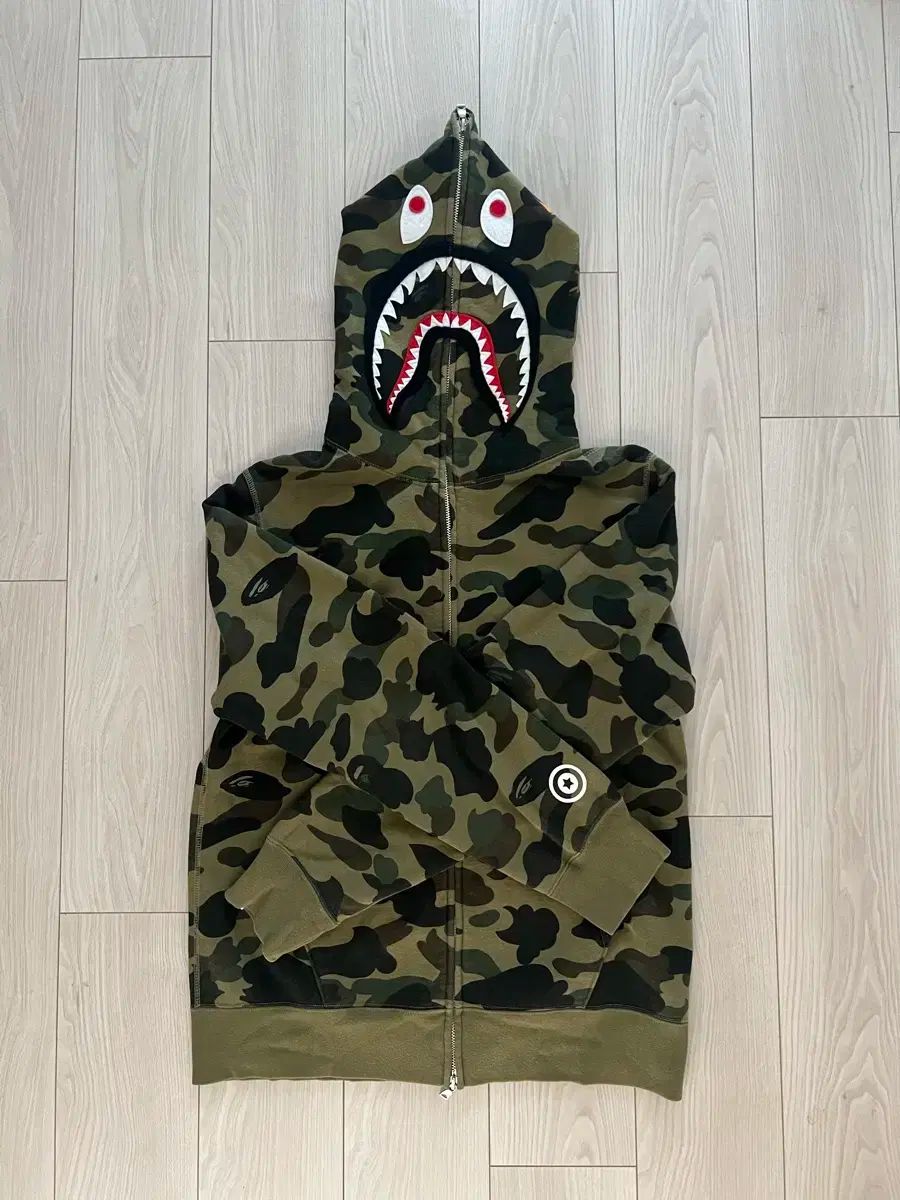 Bristol bape迷彩柄フード付きパーカー A BATHING APE 迷彩柄フード付きパーカー Bristol bape迷彩柄
