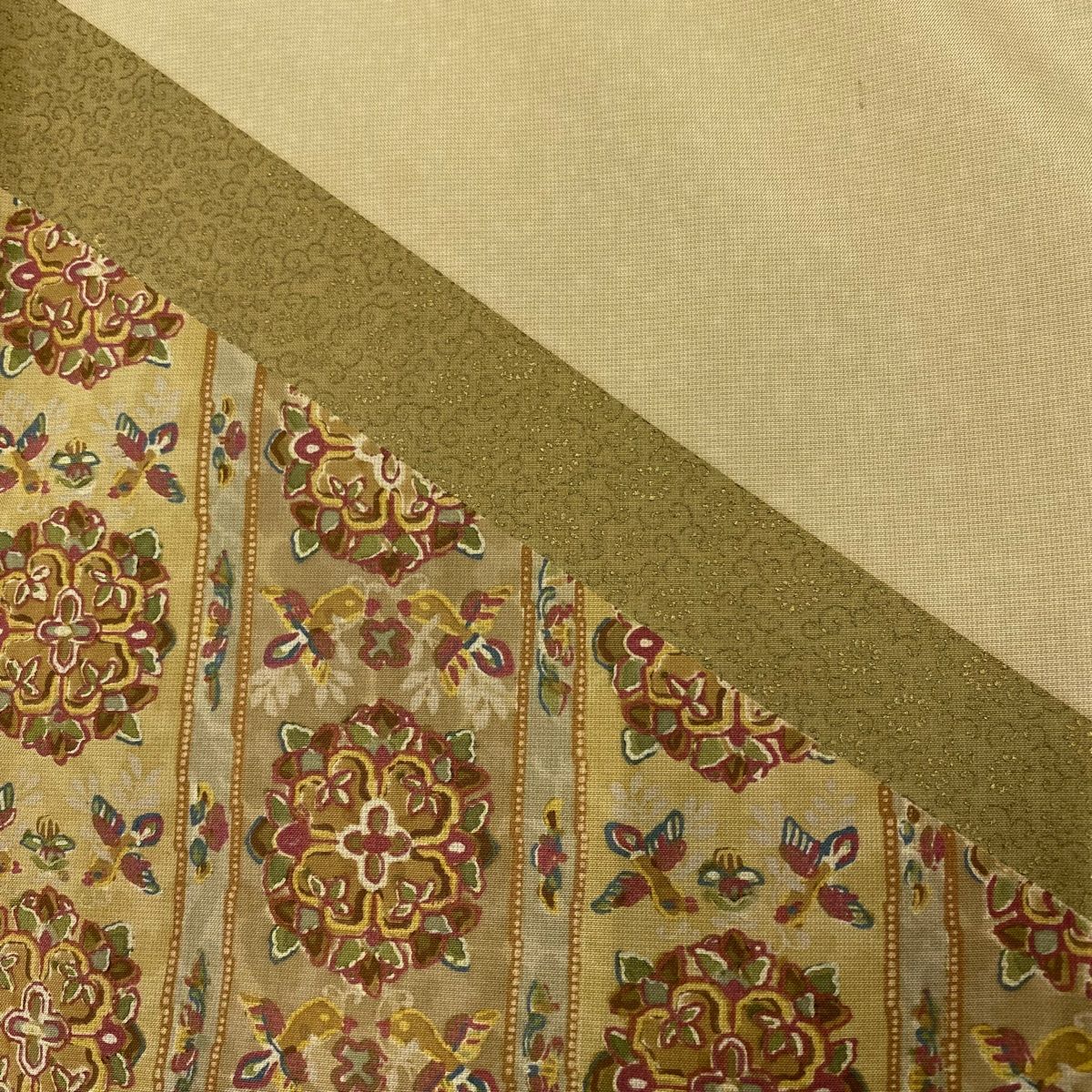 付下げ 身丈166cm 裄丈66cm M 袷 大島紬地 藤絹織物 漢方そめ 証紙 華文 縞 ベージュ 正絹 美品 名品 【】