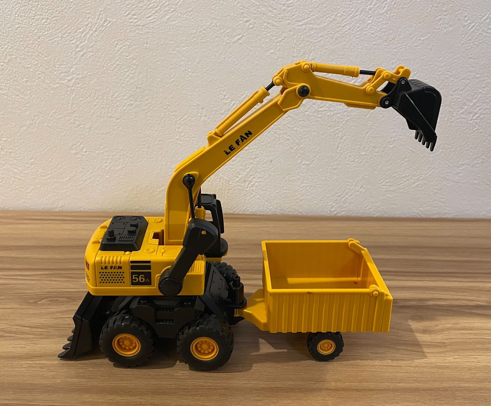 ショベルカー・ブルドーザー・ダンプトラック 建設車両 工事車両