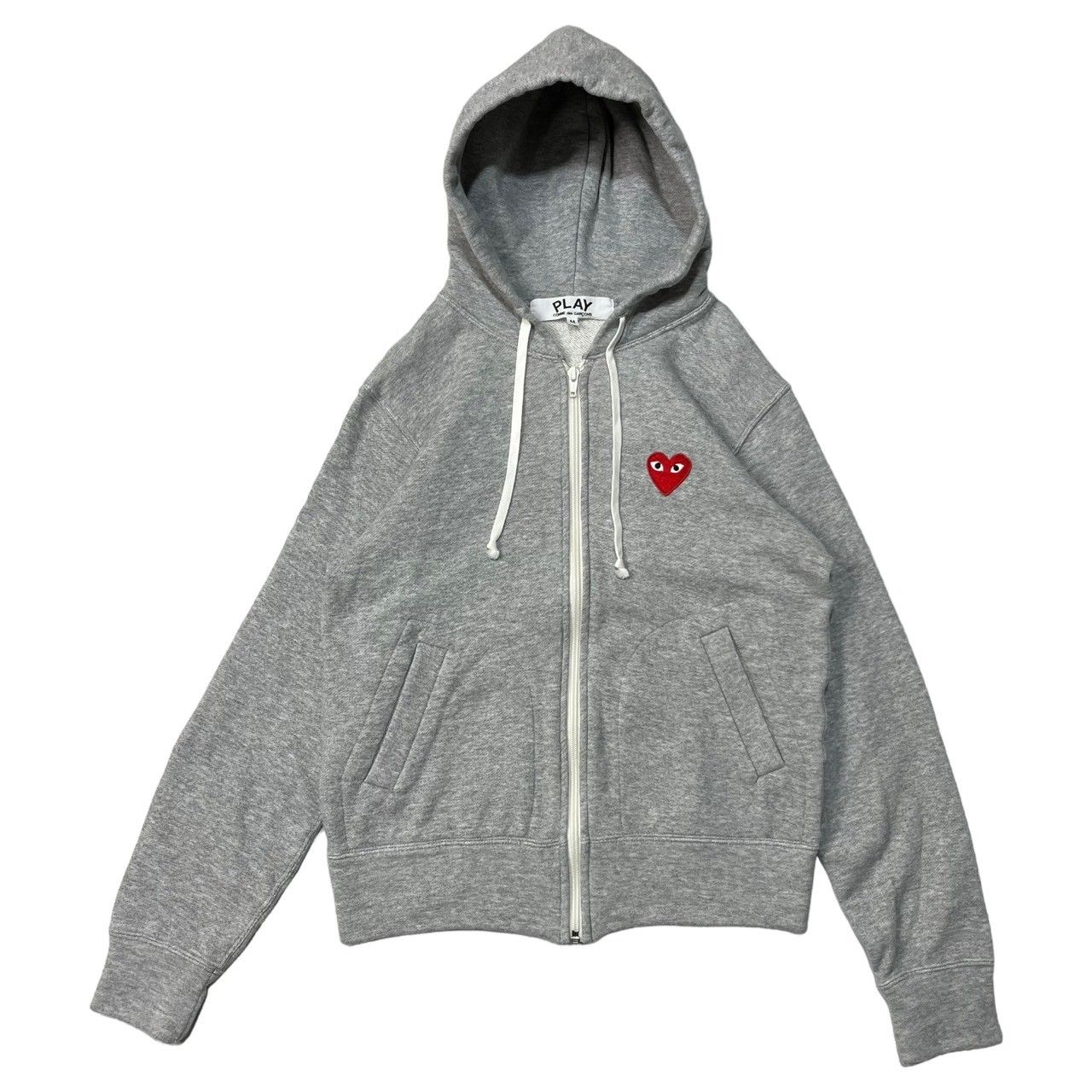 PLAY COMME des GARCONS(プレイコムデギャルソン) ZIP UP HOODIE ハート ロゴ ジップ パーカー フーディー  AZ-T167 M ライトグレー AD2016/12 - メルカリ