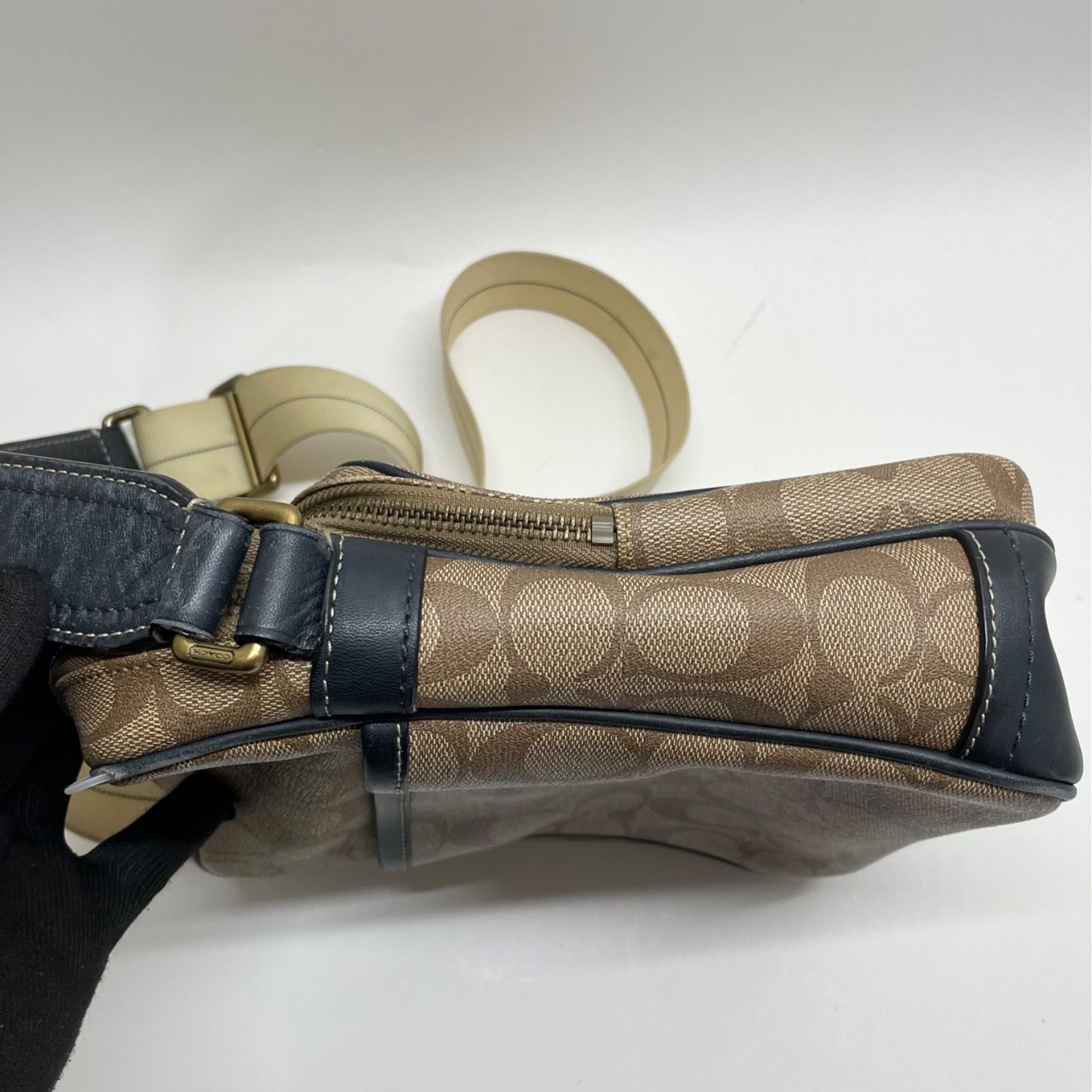 coach ネイビー シグネチャーショルダーバッグ PVCレザー COACH - COACH ショルダーバッグ ボディバッグ PVC レザー