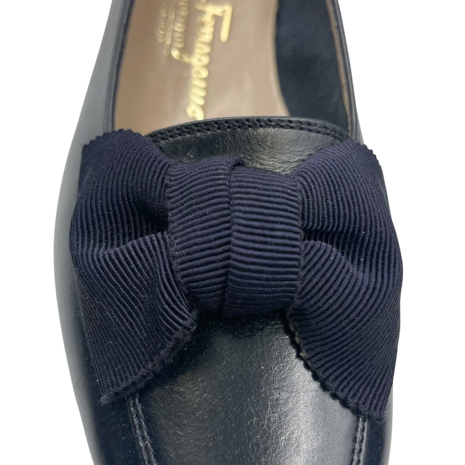 ✨新品✨【フェラガモ】パンプス　ヴァラリボン　ブラック　ネイビーエナメル　35 ✨新品✨【フェラガモ】パンプス ヴァラリボン ブラック ネイビー